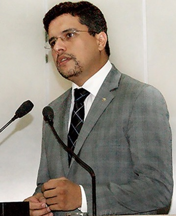 Dr.  Vitor Carvalho Miranda