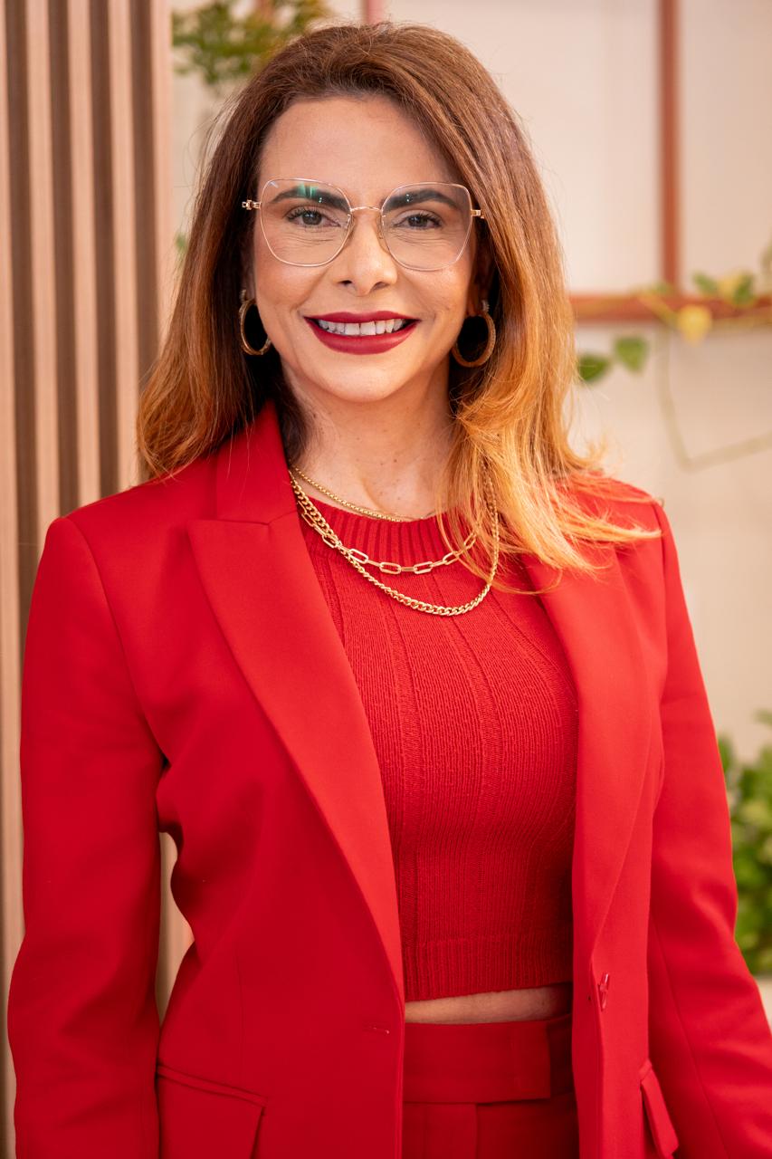 Marac&eacute;lia Oliveira 